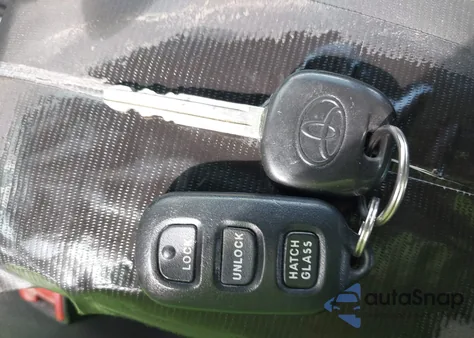 2006 Toyota Matrix z USA, uszkodzony, nr VIN 2T1LR30E46C560439